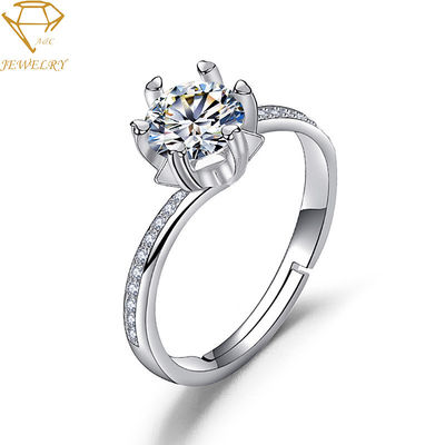 다이아몬드 약혼은 은 반지를 개인화했습니다