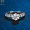 이름이 새겨진 채로 은 반지와 결혼하는 다이아몬드를 포장하세요
